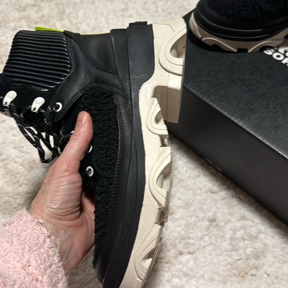 New In Box Brex Sorel Booties - Picture 3 of 7